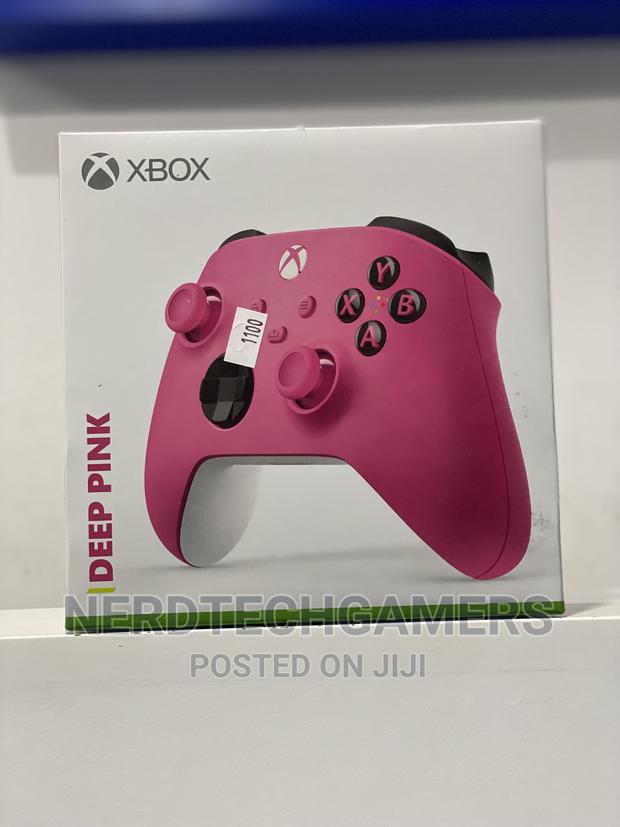 Xbox Core Wireless Controller – Deep Pink – Xbox Series X|S, · Photo 3