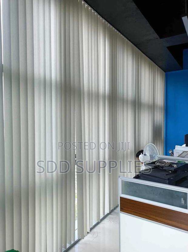 Executive Long Customized Office Vertical Blinds · Photo 2