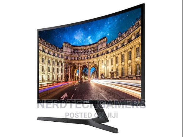 SAMSUNG CURVED 27" Monitor · Photo 3