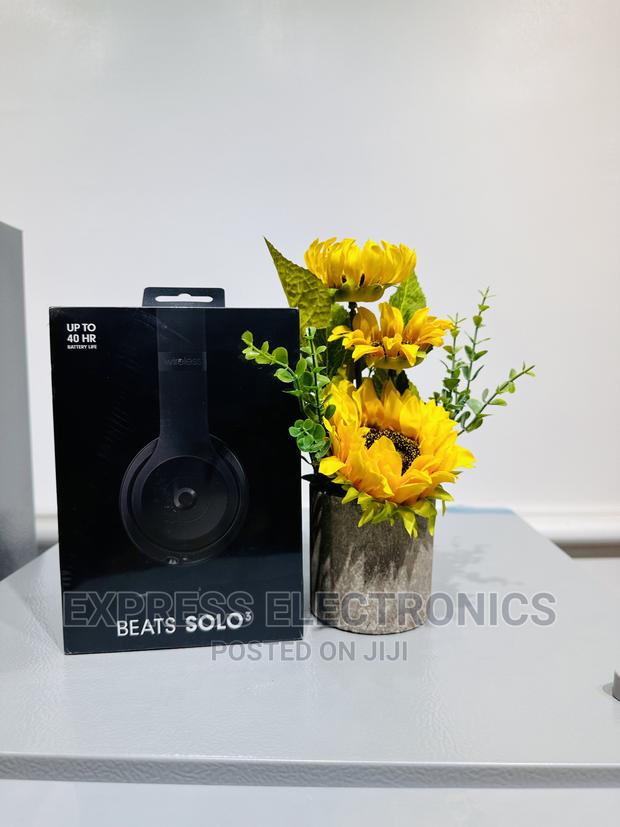 Purchase the Best Beats Solo 3—Headphones · Photo 2
