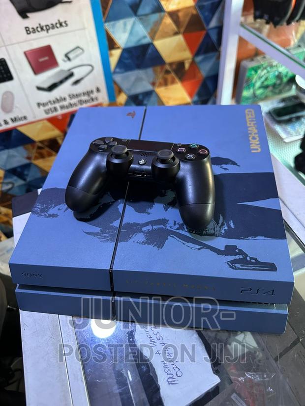 PLAYSTATION 4 With Free Games FC27 · Photo 4