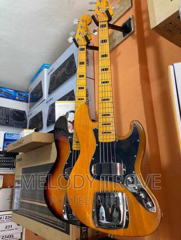 Fender Bass Guitar - Passive · Photo 2