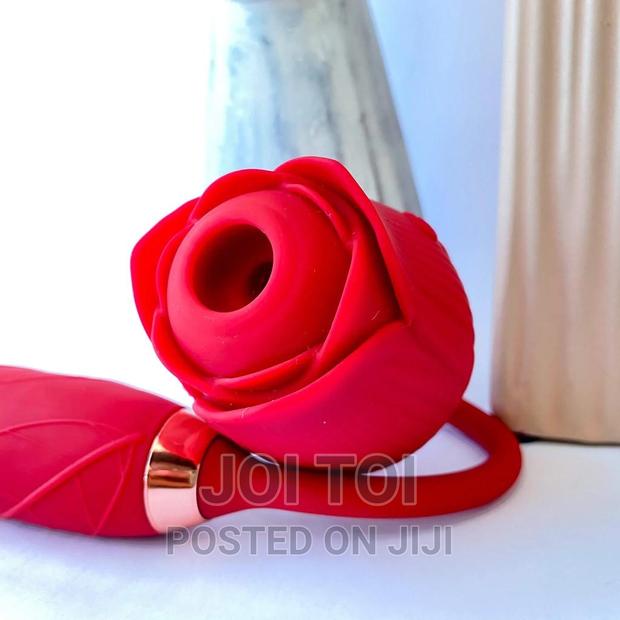 Rose Sucking Dildo Vibrator · Photo 3