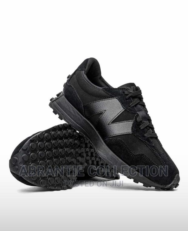 New Balance 327 All Black · Photo 4
