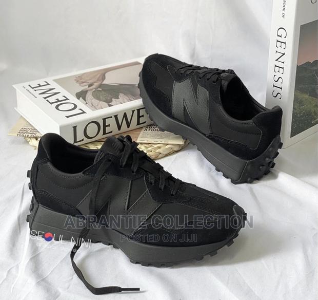 New Balance 327 All Black · Photo 3