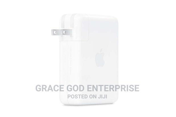 Apple 140W Charging Adapter · Photo 4