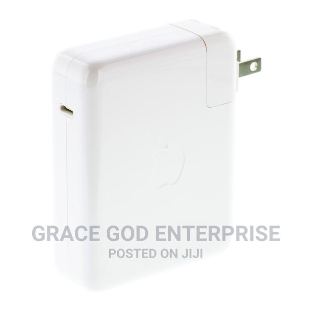 Apple 140W Charging Adapter · Photo 3
