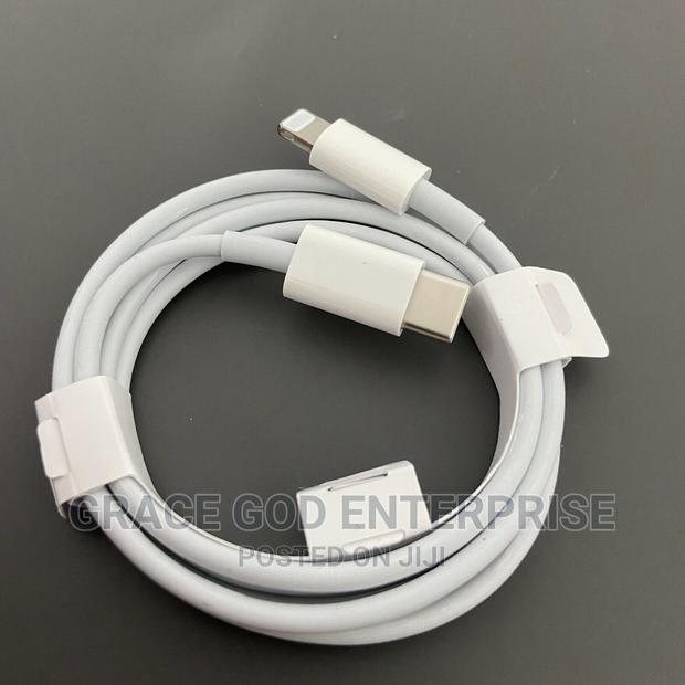 Original Apple USB-C -Lighting Cable · Photo 3