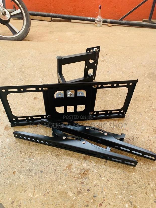 Reliable and Durable Adjustable Corner Wall Mount · Photo 2
