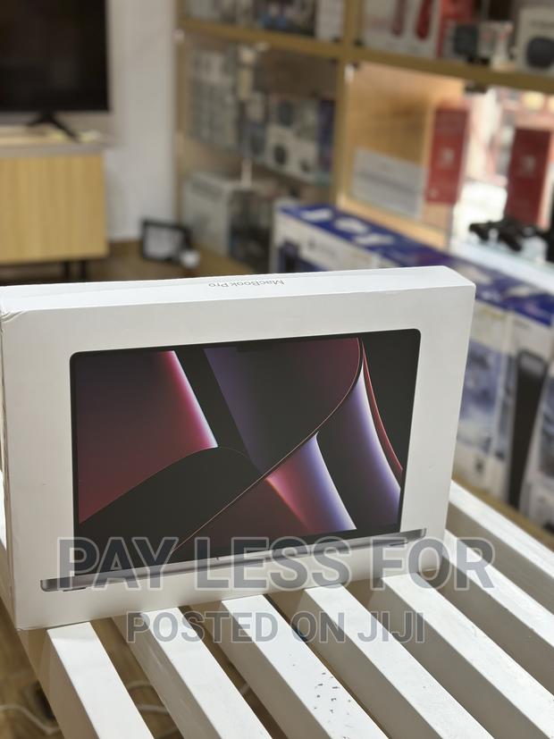 New Laptop Apple MacBook Pro 2022 M2 16GB Apple M2 SSD 1T · Photo 4