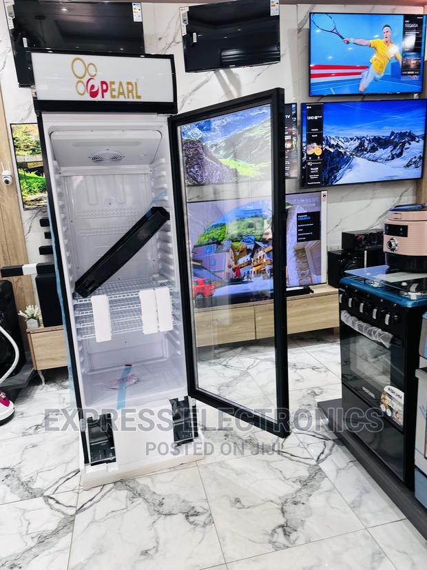 PVC 424 —Pearl Display Fridge · Photo 2