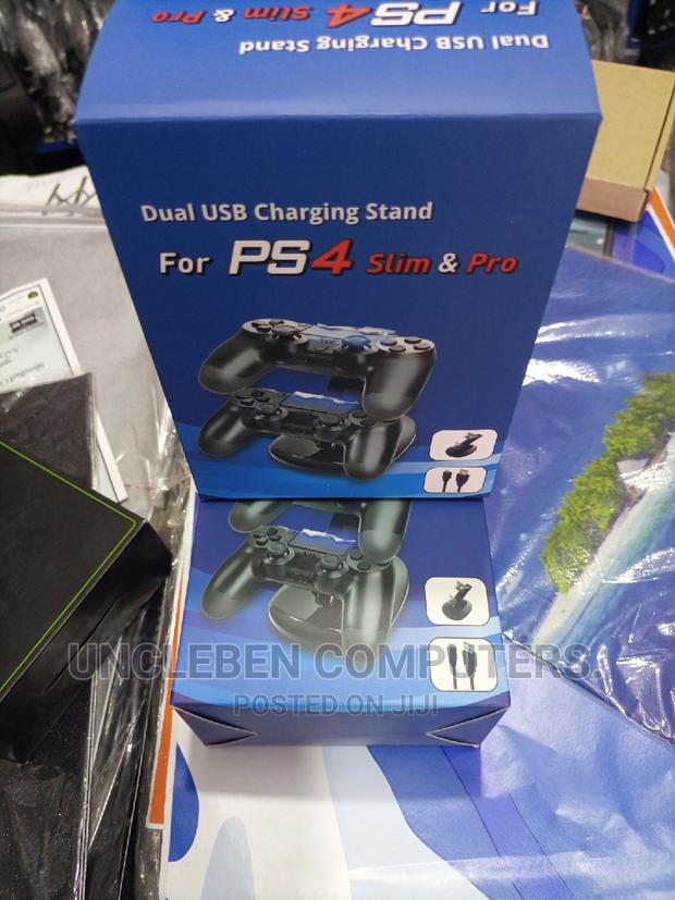 PS4 Controllers Charger Stand · Photo 3