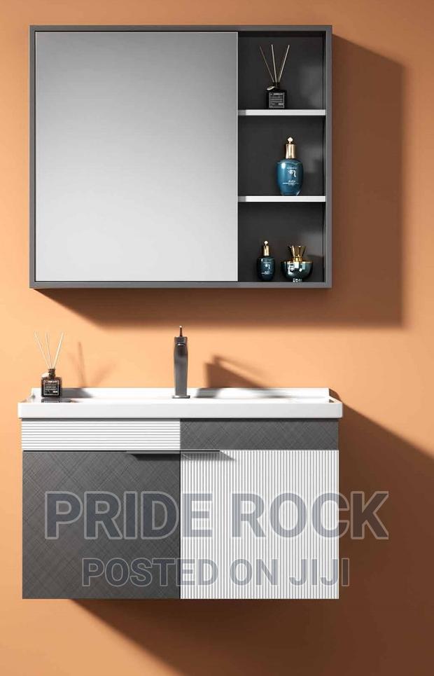 Cabinet Basin With Mirror and Hot and Cold Tap · Photo 3