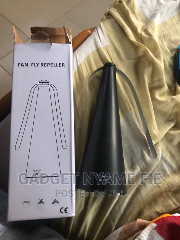 Chemical Free Tabletop Fly Repeller Fan · Photo 4