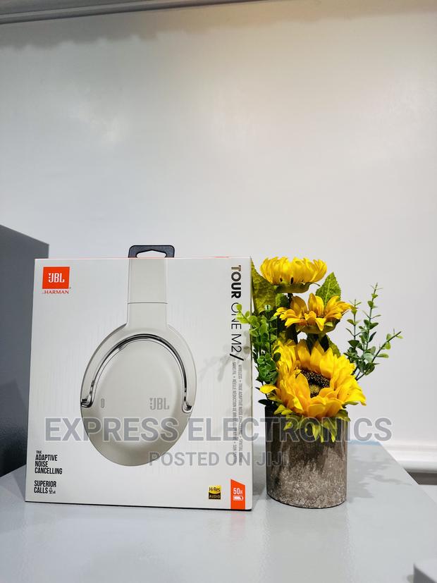 Get a New JBL Live 660 Headphones · Photo 2
