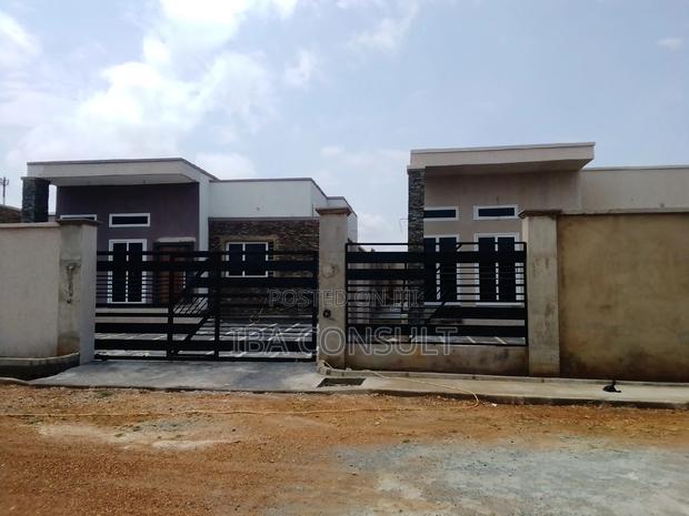 3bdrm Townhouse/Terrace in Amrahia, Adenta for sale