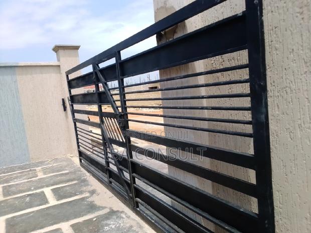 3bdrm Townhouse/Terrace in Amrahia, Adenta for sale