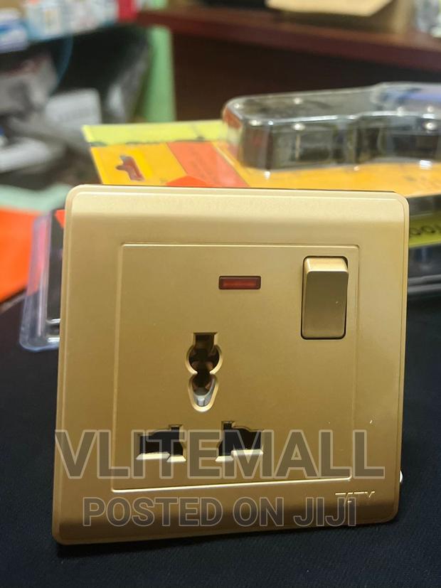 Taty Single Socket - Gold · Photo 4