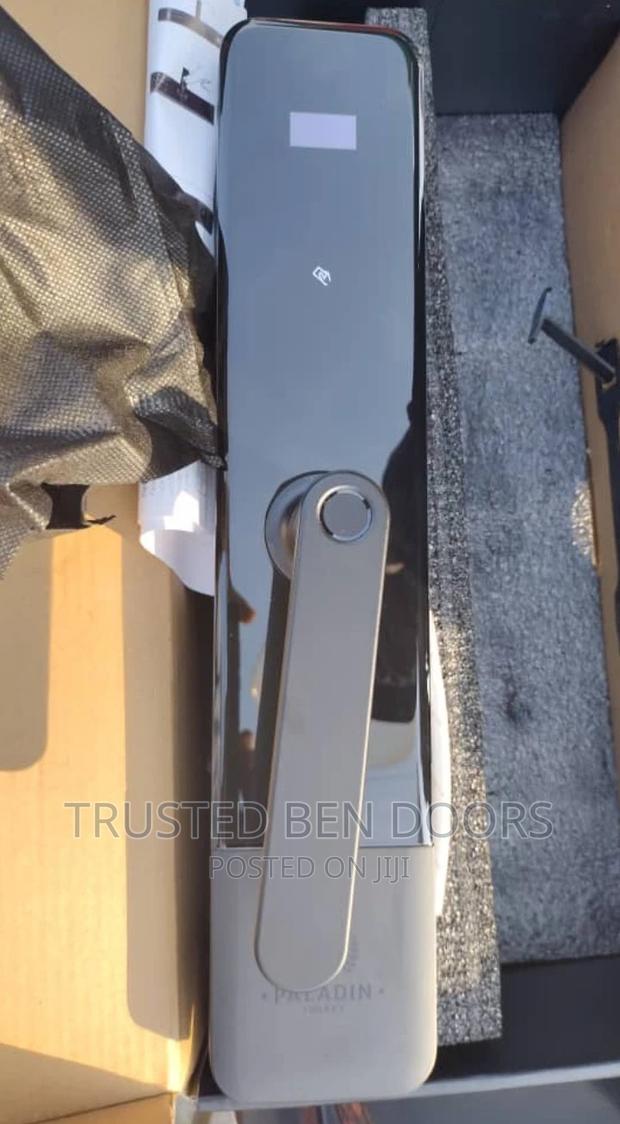 Use Fingerprint+Card+Passcode to Unlock Paladin Smart Lock · Photo 2