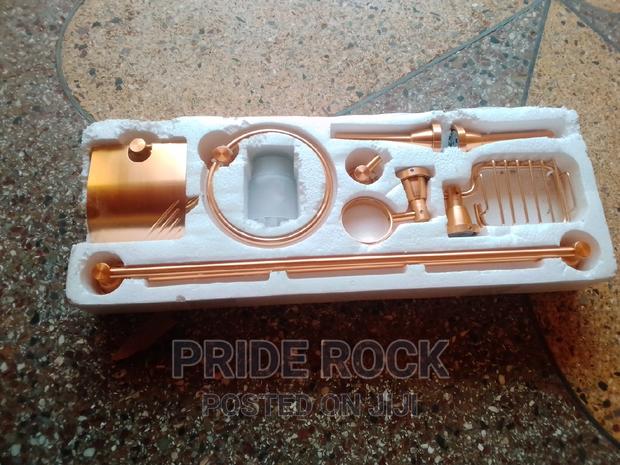 Seven Pieces Bathroom Accessories · Photo 2