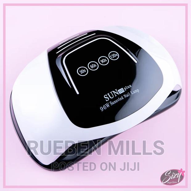 Two Hands Pink Nail Dryer · Photo 4