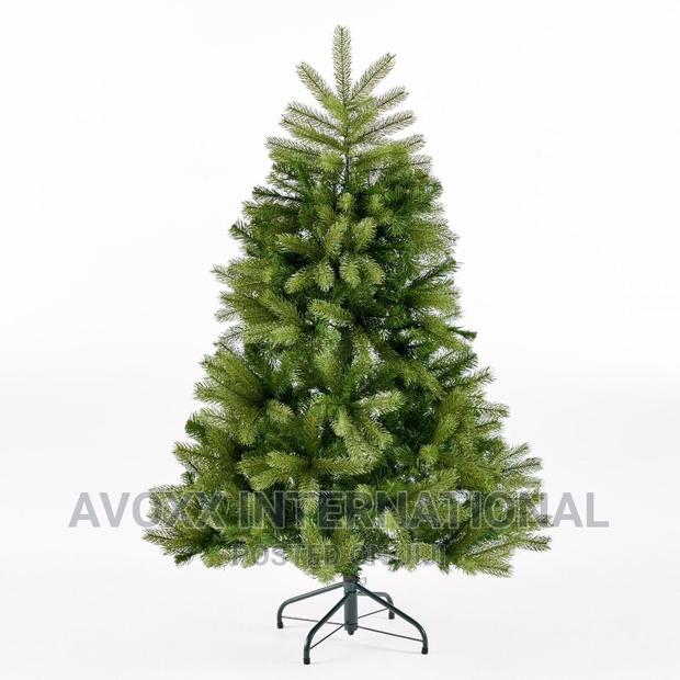4.5-Ft Mixed Spruce Hinged Artificial Christmas · Photo 4