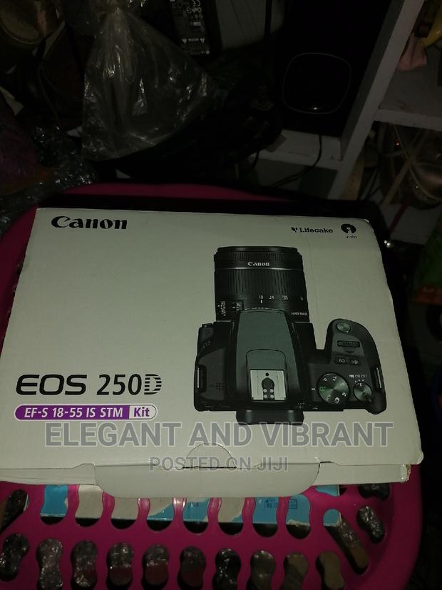 Canon Eos 250d in Very Little Use Condition photo 5