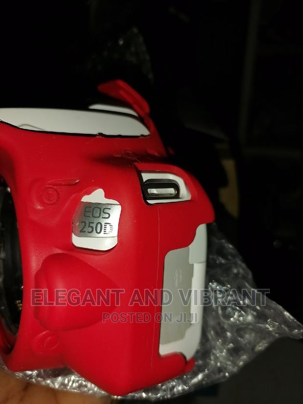 Canon Eos 250d in Very Little Use Condition photo 6