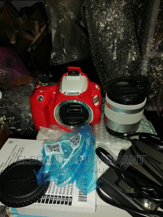 Canon Eos 250d in Very Little Use Condition photo 4