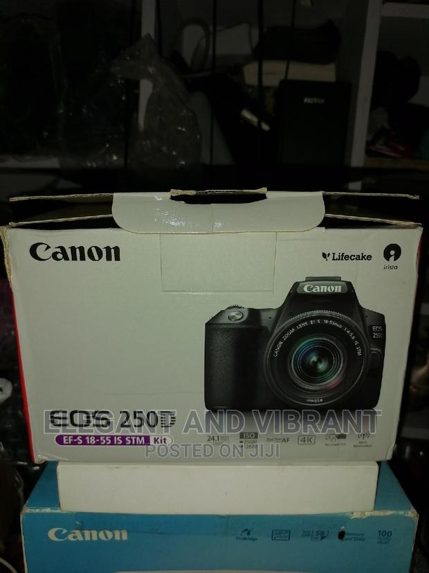 Canon Eos 250d in Very Little Use Condition photo 9