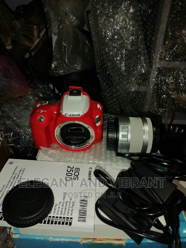 Canon Eos 250d in Very Little Use Condition photo 10