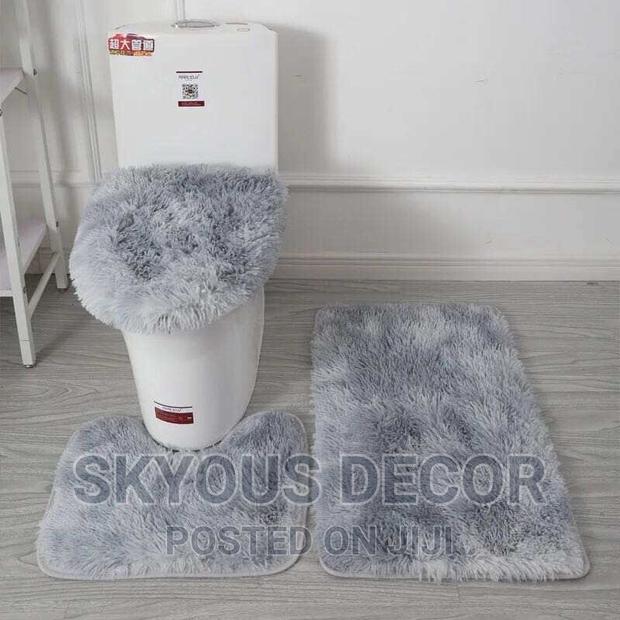 Bathroom Rug · Photo 2