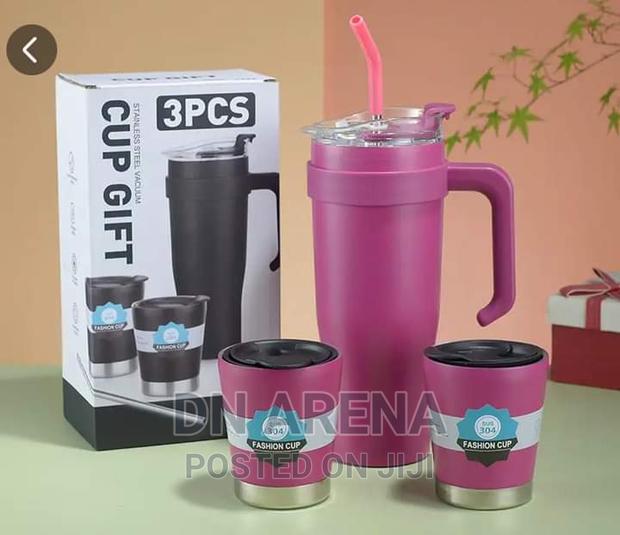 Stainless Steel Insulated Flask With 2 Cups and a Straw photo 8
