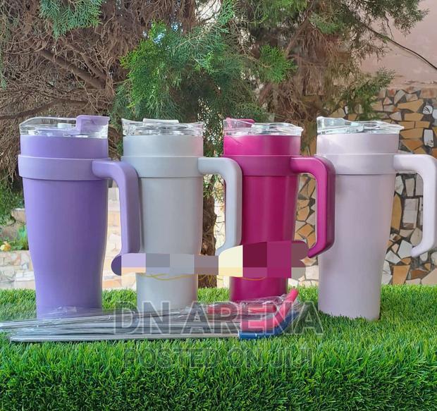 Stainless Steel Insulated Flask With 2 Cups and a Straw photo 2