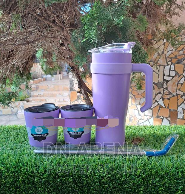 Stainless Steel Insulated Flask With 2 Cups and a Straw photo 6