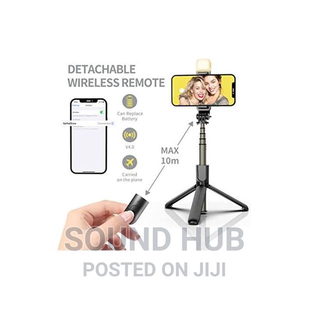 Selfie Stick Tripod With Fill Light + Shutter Remote - Black · Photo 4