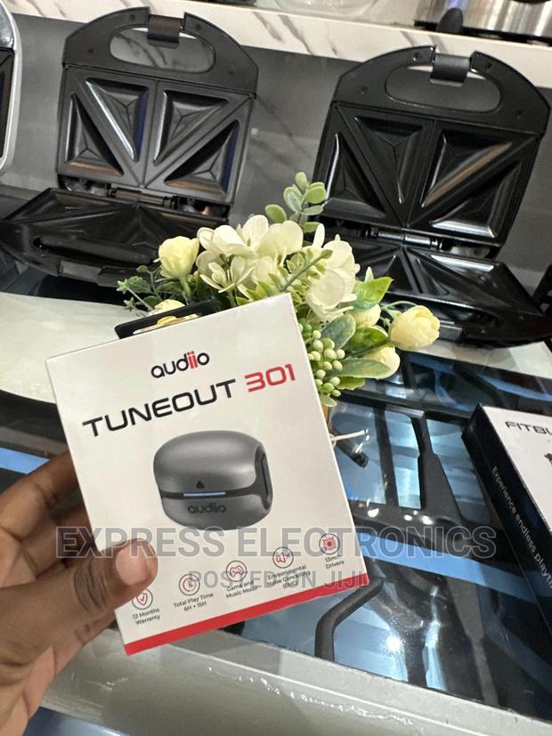 Audiio Tuneout 301 Black Airport · Photo 2