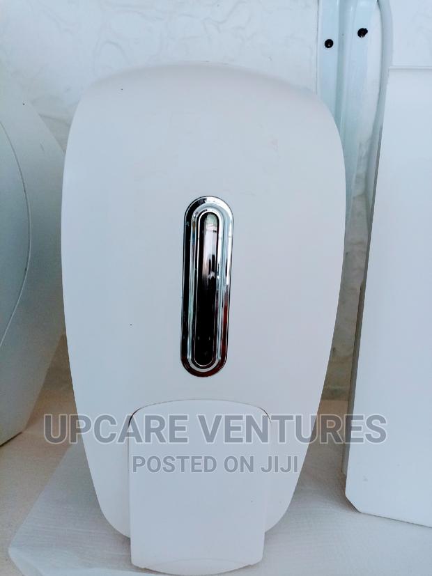 Svavo Manual Soap/Sanitizer Dispenser · Photo 4
