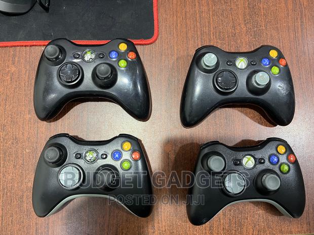Xbox 360 Wireless Controllers · Photo 2