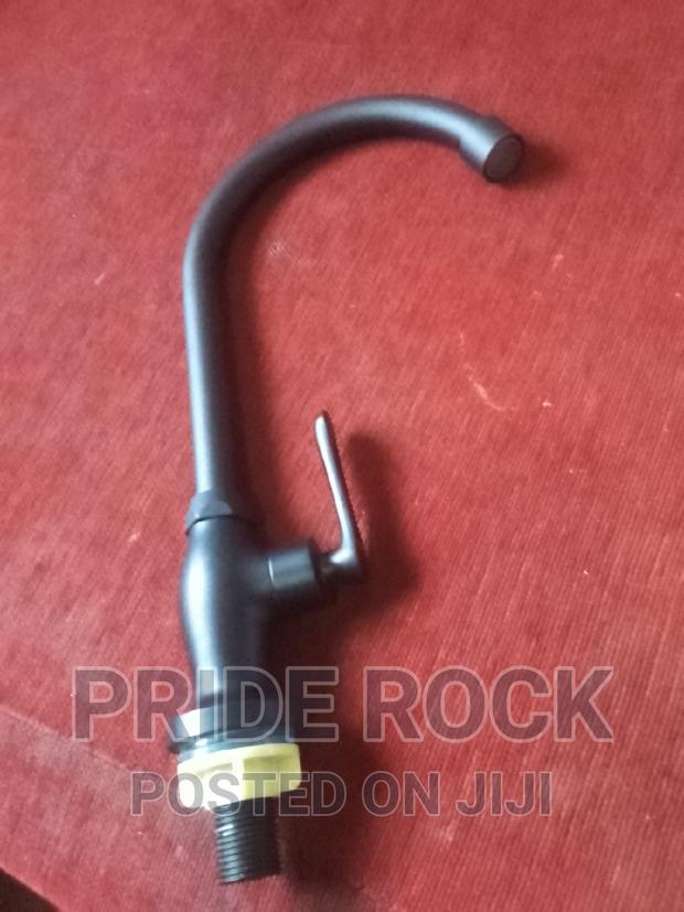 Black Single Rotatable Stainless Steel Sink Tap · Photo 2