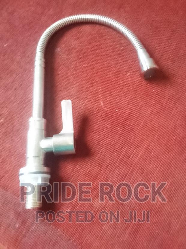 Flexible Rotatable Antitrust Material Sink Tap · Photo 2