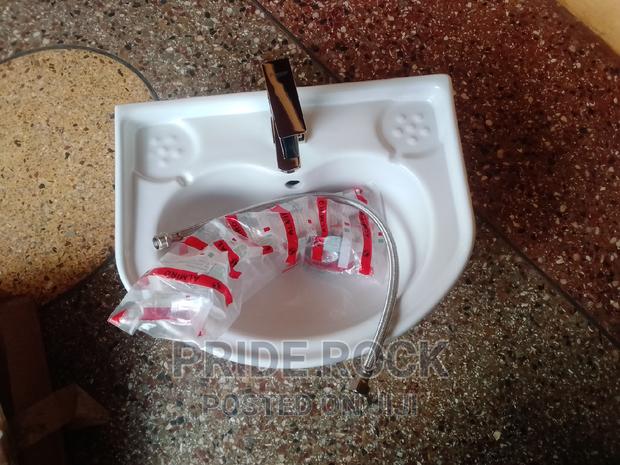 Hanging Wash Hand Basin Set · Photo 4