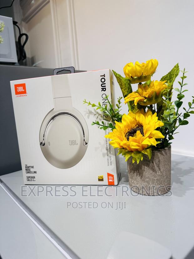 JBL Tour One M2—Portable Beat Headphones · Photo 2