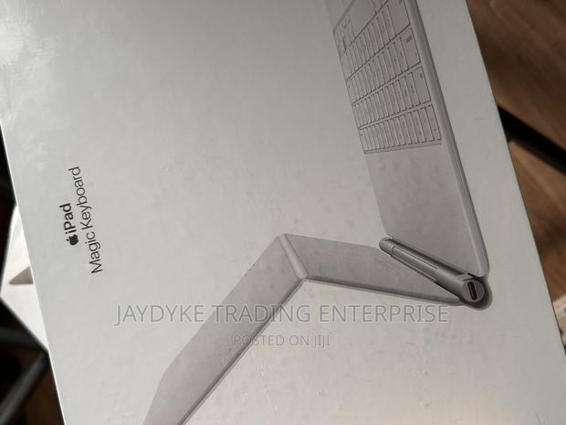 Smart Keyboard Folio and Magic Keyboard · Photo 2