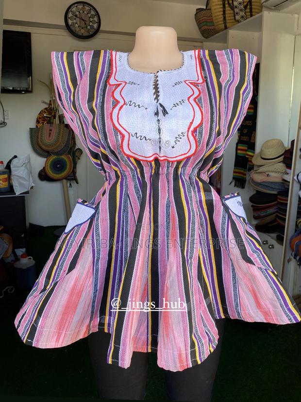 Ladies Smock Top · Photo 4