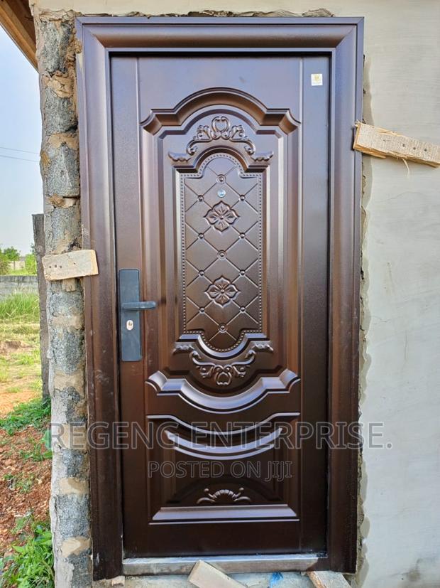 Mic Single Metal Door With Accessories · Photo 2