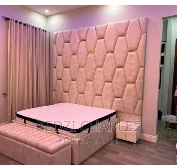 Queen Size Bed and Bed Frame With Ottoman