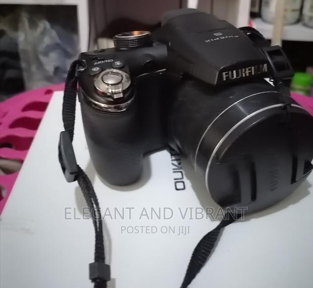 Untextured Fujifilm Camera, 14 Mp , Power Turn On But Not Screen