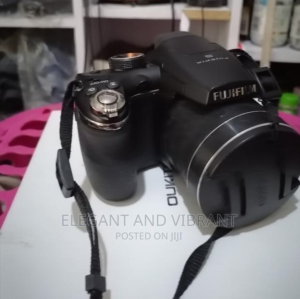 Untextured Fujifilm Camera, 14 Mp , Power Turn On But Not Screen photo 2