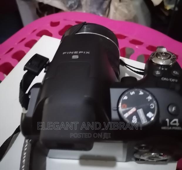 Untextured Fujifilm Camera, 14 Mp , Power Turn On But Not Screen photo 3